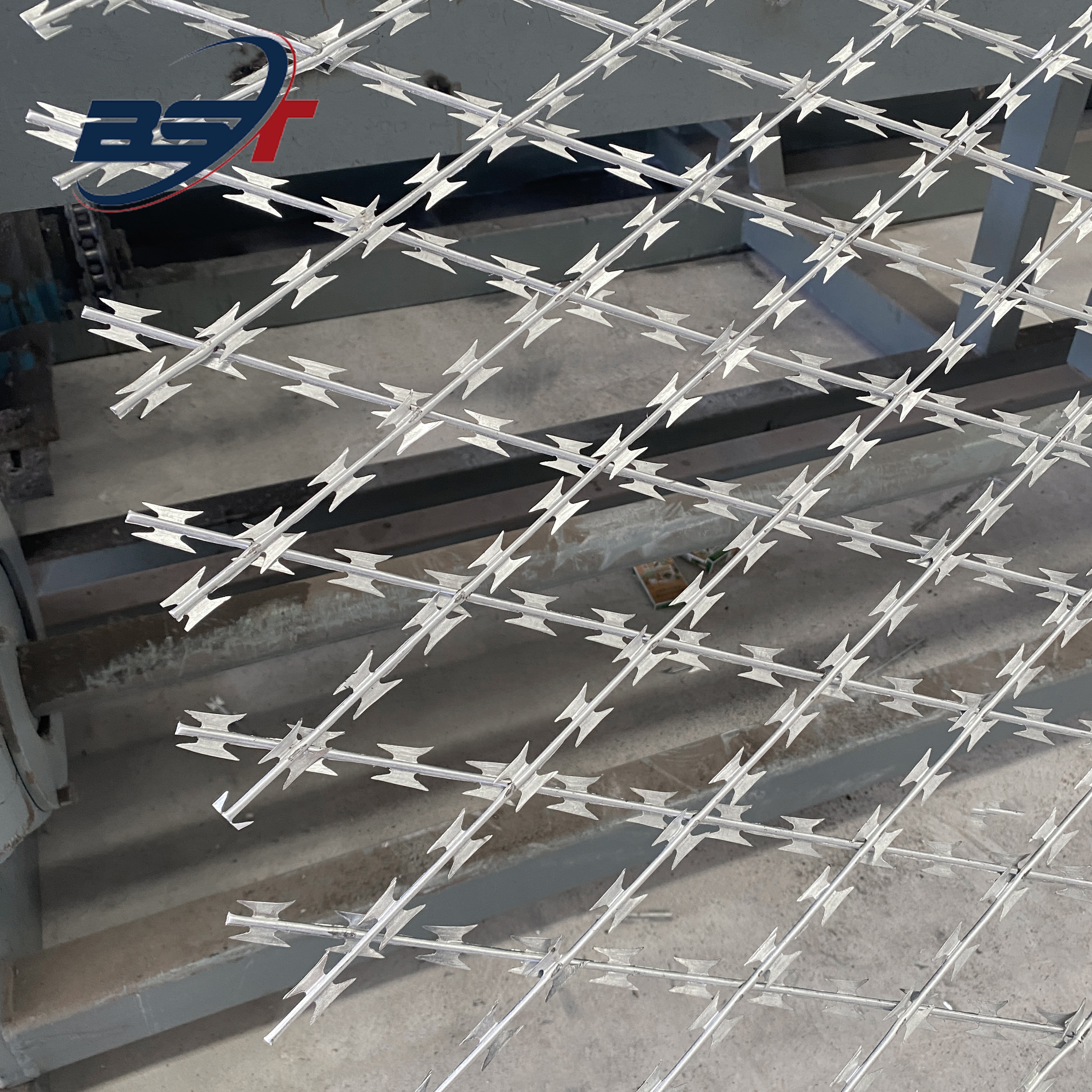 razor barbed wire mesh4